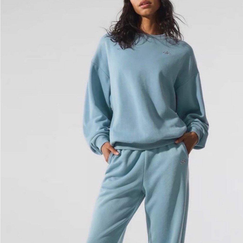 NWT Alo Accolade Crewneck Color Celestial